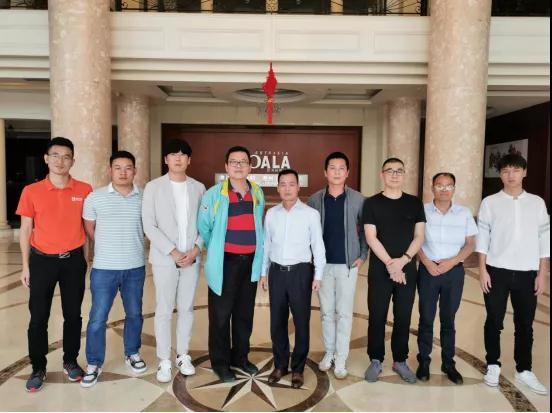 广东省涂料行业协会经销商分会杨献执行理事长一行莅临树熊涂料考察